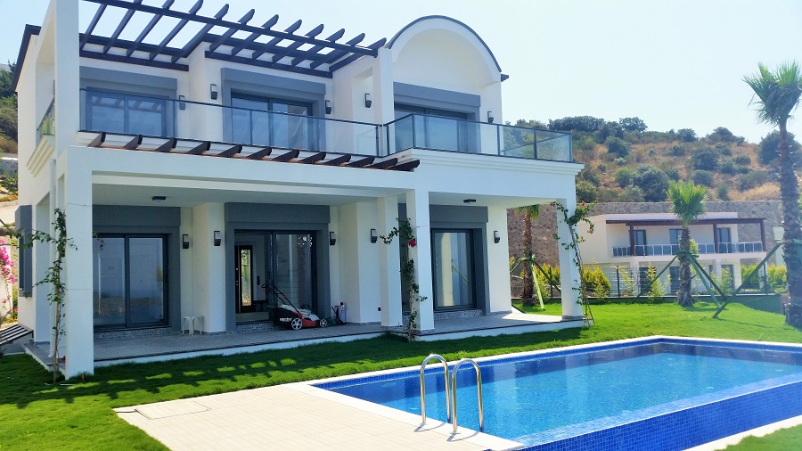 Yalıkavakta Satılık Havuzlu Villalar