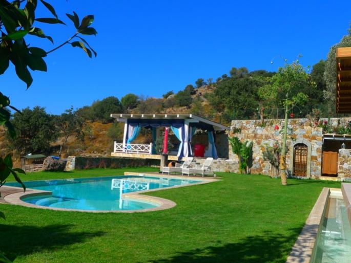 Bodrum Gümüşlükte Satılık Taş Villalar
