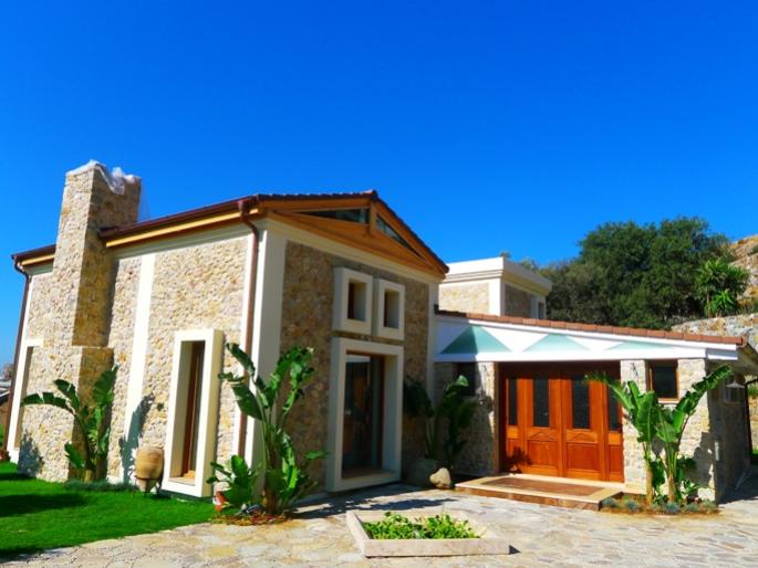Bodrum Gümüşlükte Satılık Taş Villalar